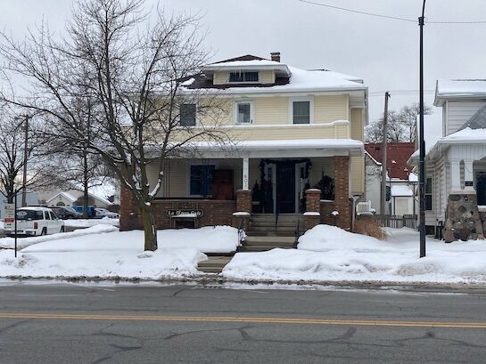 La D’zert Cafe celebrates 8 years of business on Saturday